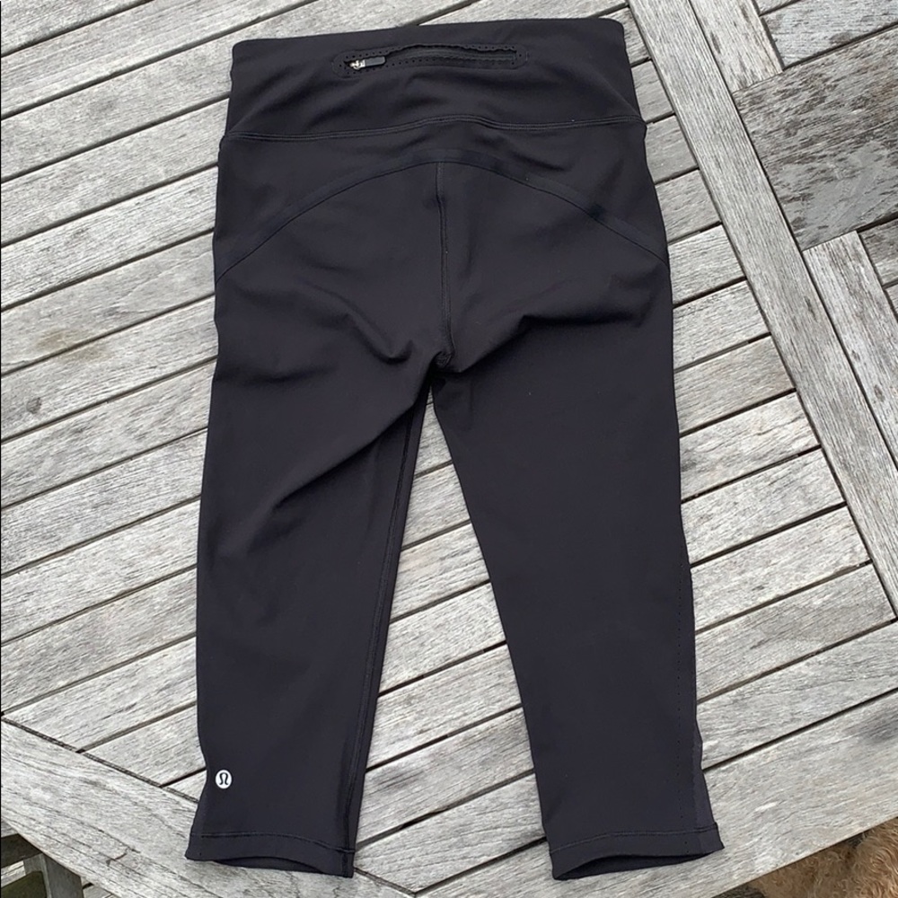 LULULEMON Running Capri w/ mesh & zipper - 4 - Picture 4 of 7